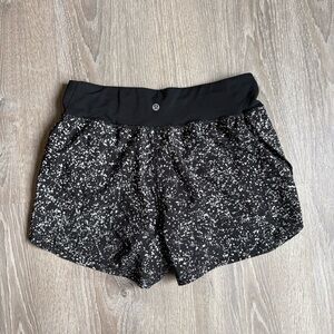 Lululemon Find Your Pace Short Size 6